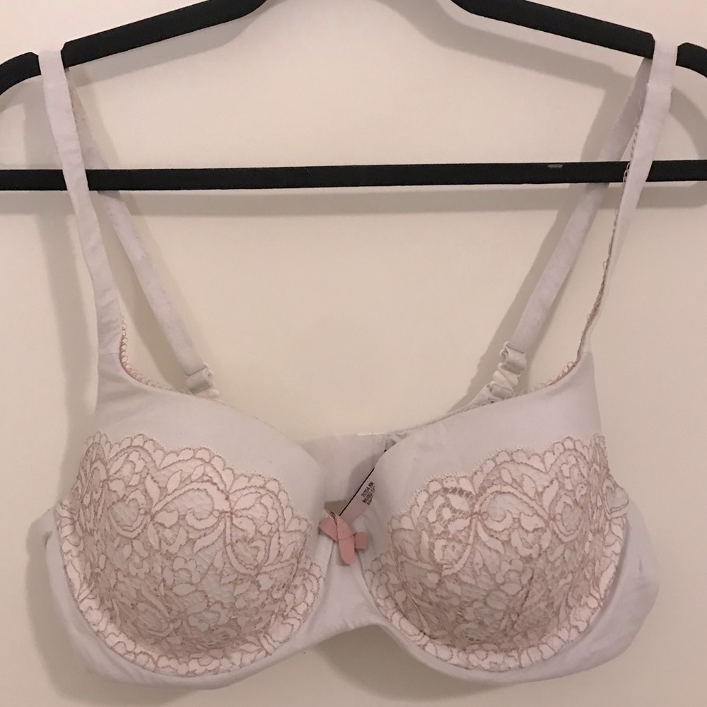 Victoria’s Secret size 36C white bra with pink lace detail